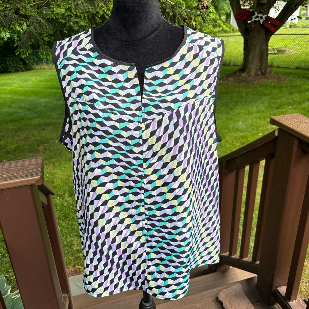 🟪 Flowy Sleeveless Cube Print Blouse  🟪